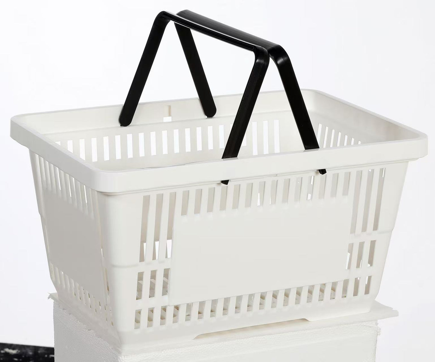 18 L Plastic Shopping Basket